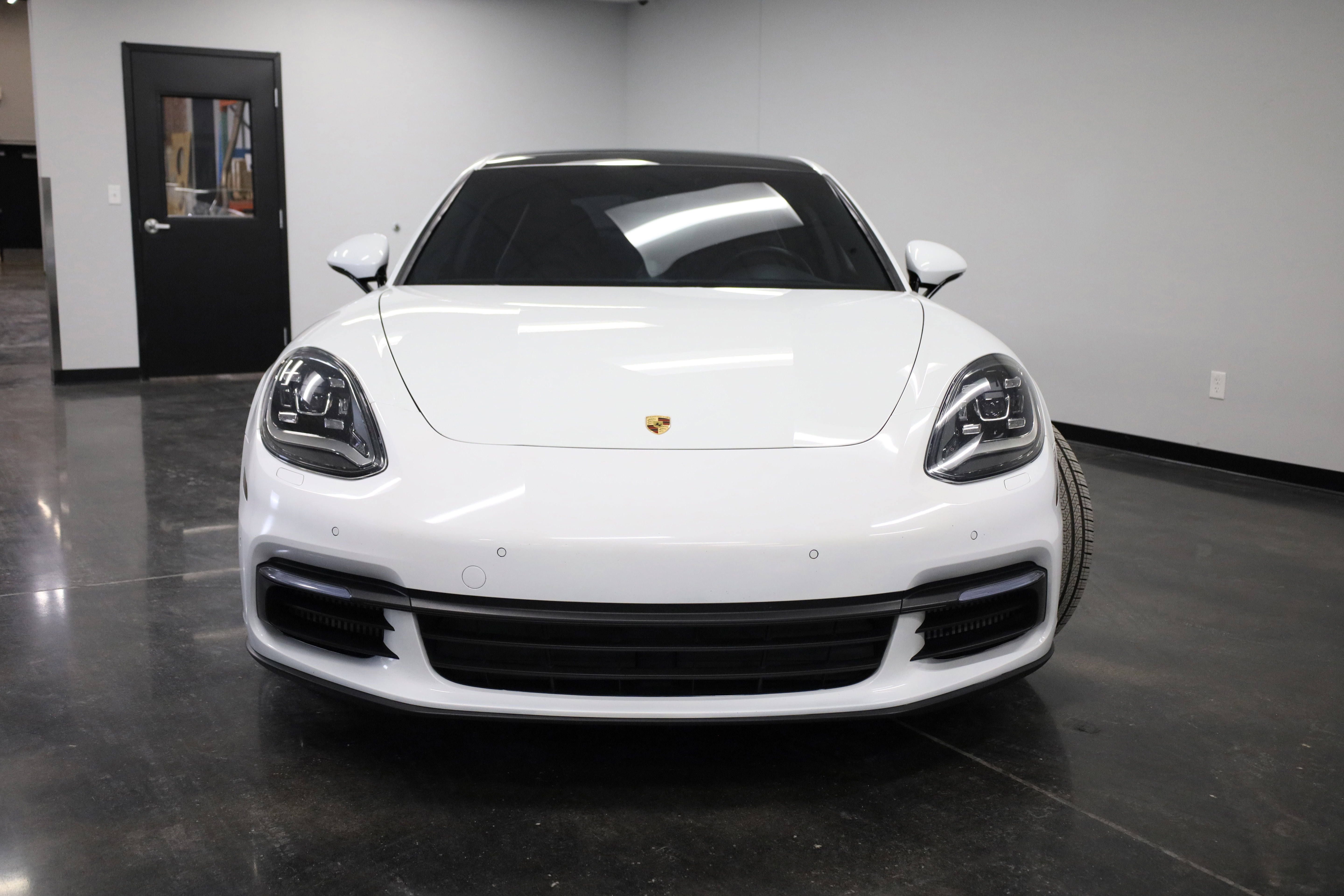 Used 2018 Porsche Panamera 4S image 2
