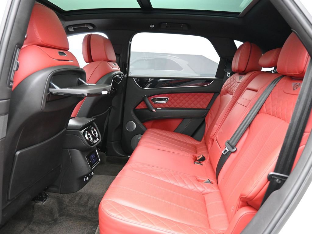 Used 2018 Bentley Bentayga AWD/4WD image 19
