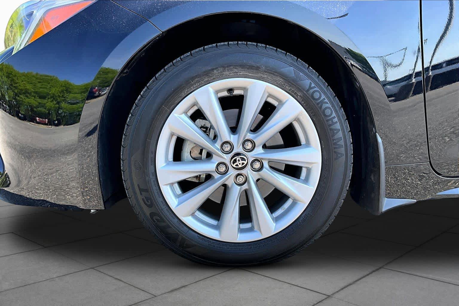 Used 2024 Toyota Corolla SE w/ SE Package FWD image 11