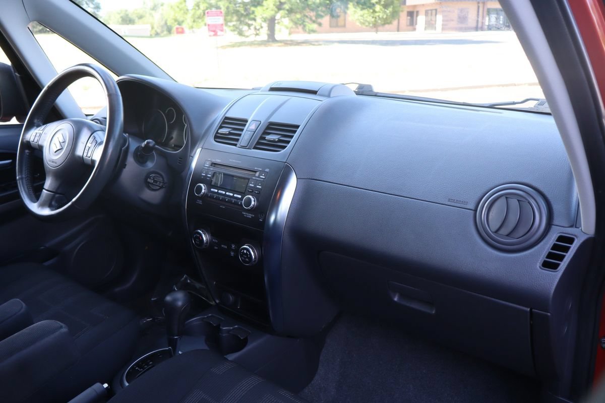 Used 2010 Suzuki SX4 Touring AWD/4WD image 17