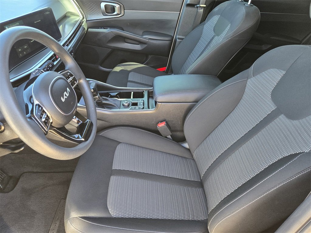 Certified 2025 Kia Sorento LX image 18