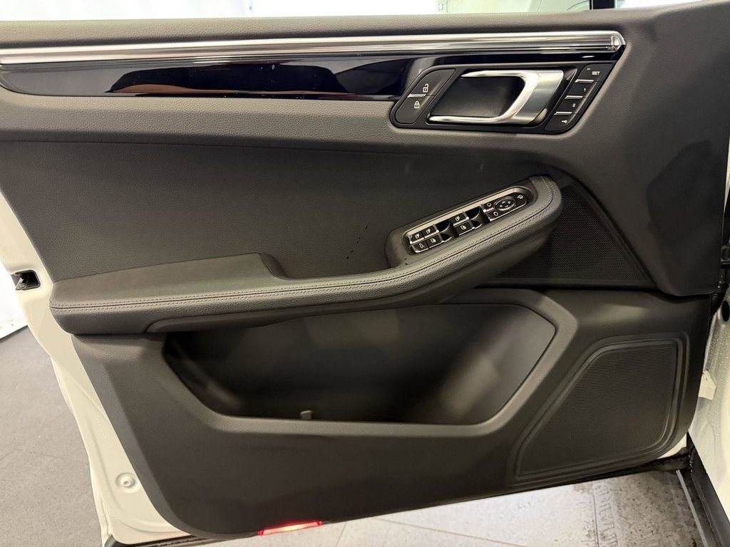 New 2026 Porsche Macan AWD/4WD image 15