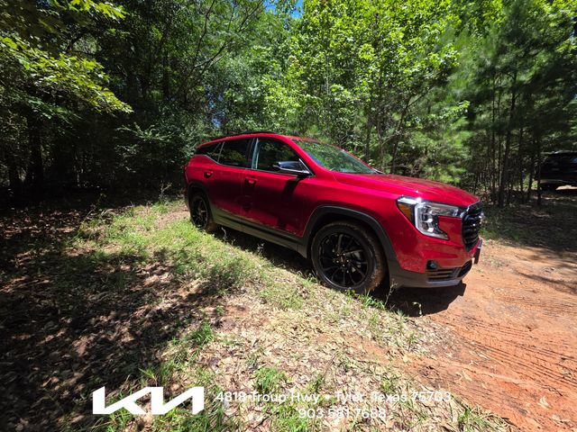 Used 2023 GMC Terrain SLT w/ Elevation Edition FWD image 4