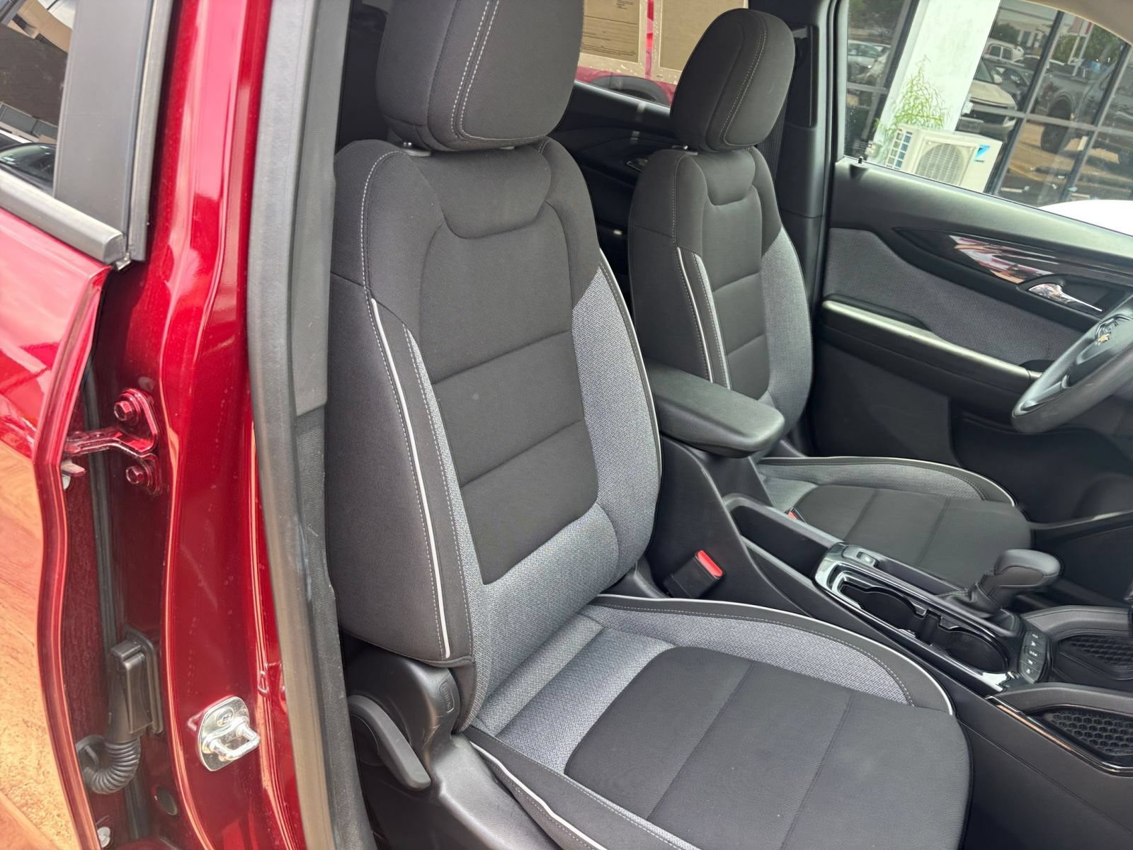 Used 2025 Chevrolet TrailBlazer LT AWD/4WD image 35