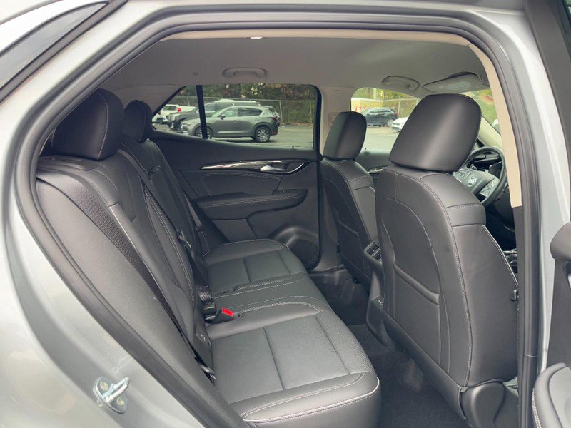 Used 2023 Buick Envision Essence image 10