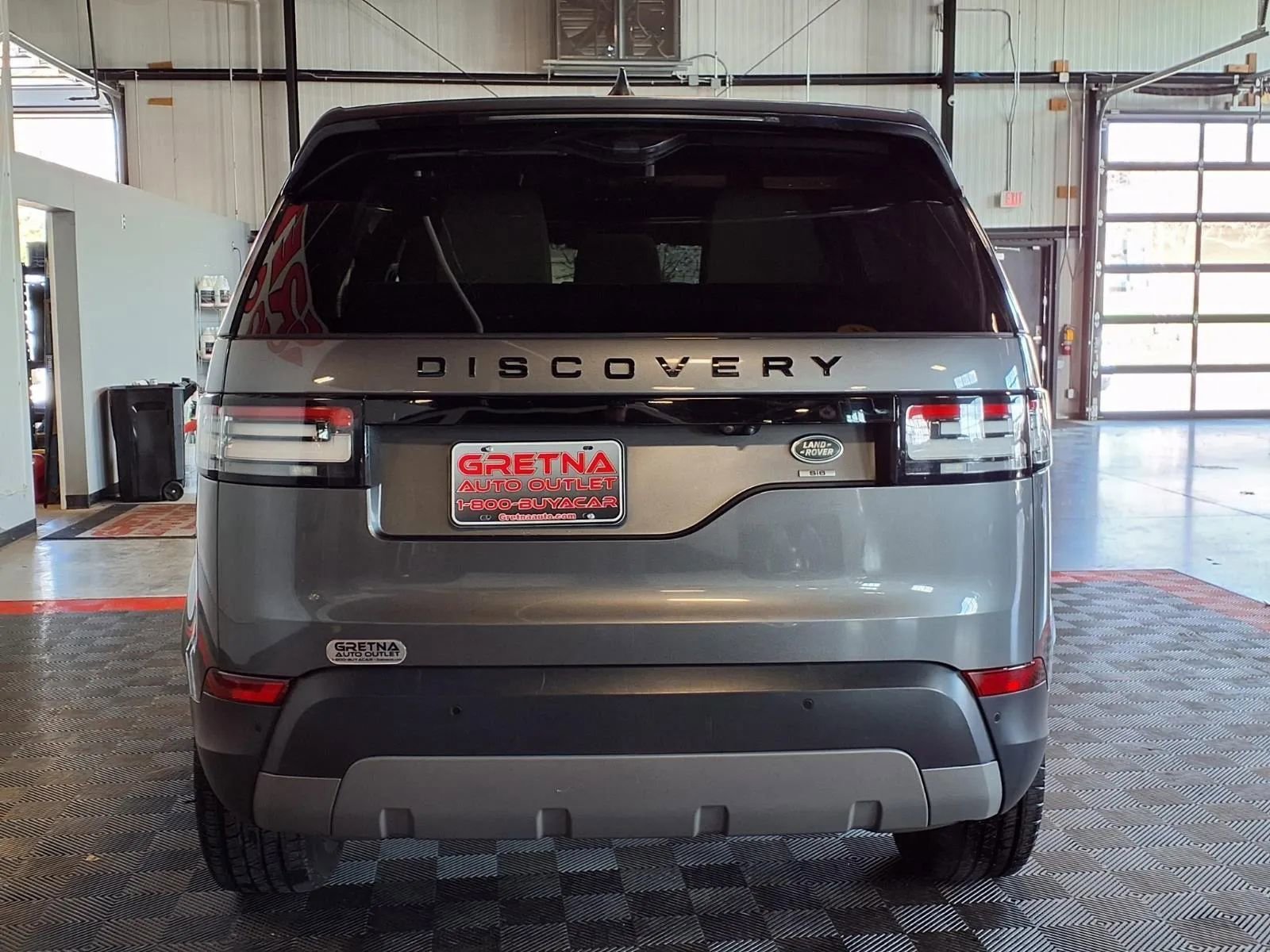 Used 2018 Land Rover Discovery SE image 5