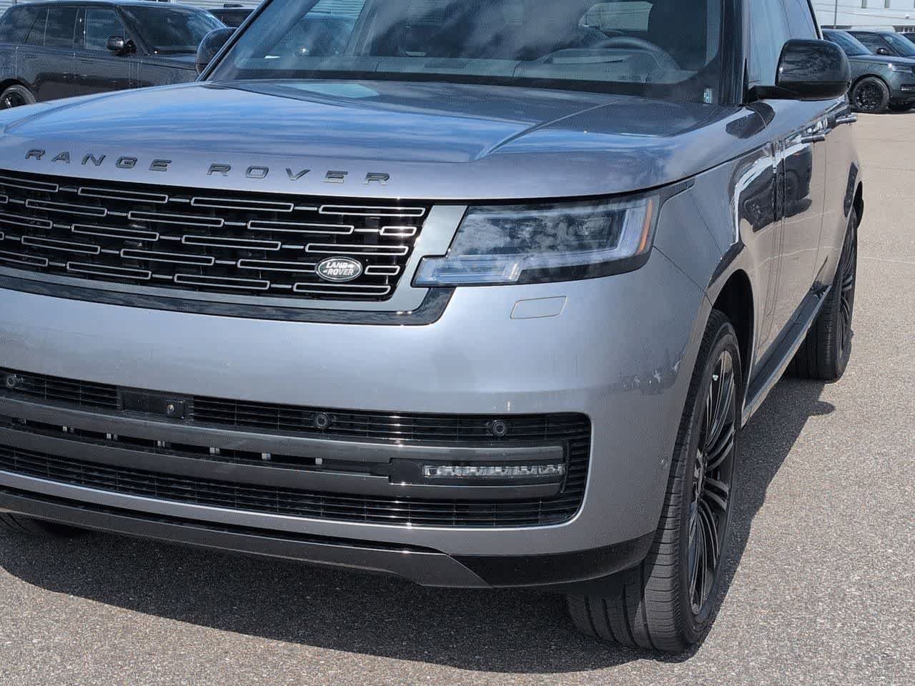 New 2026 Land Rover Range Rover Long Wheelbase SE AWD/4WD image 10