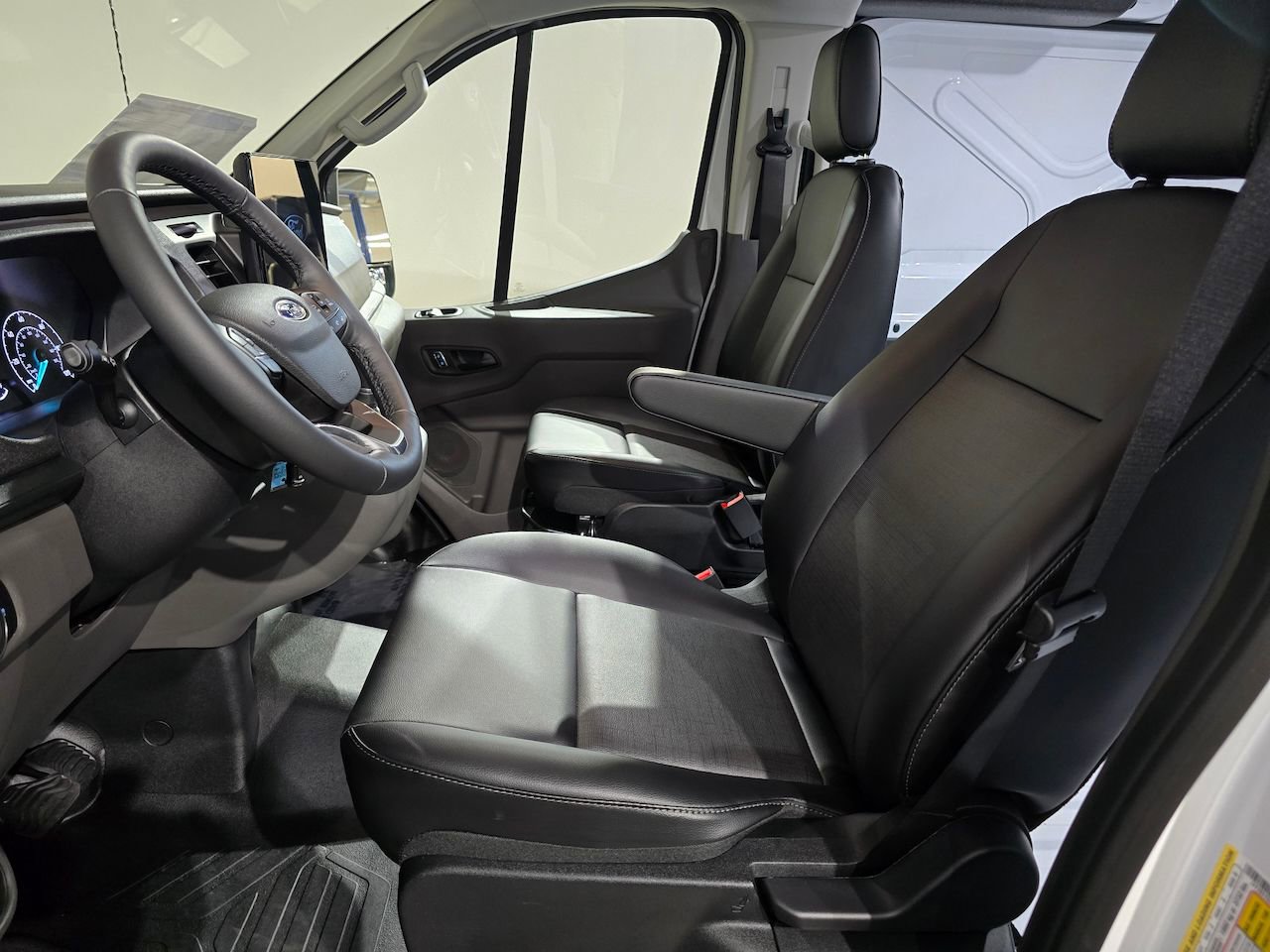 New 2025 Ford Transit 150 Low Roof RWD image 19