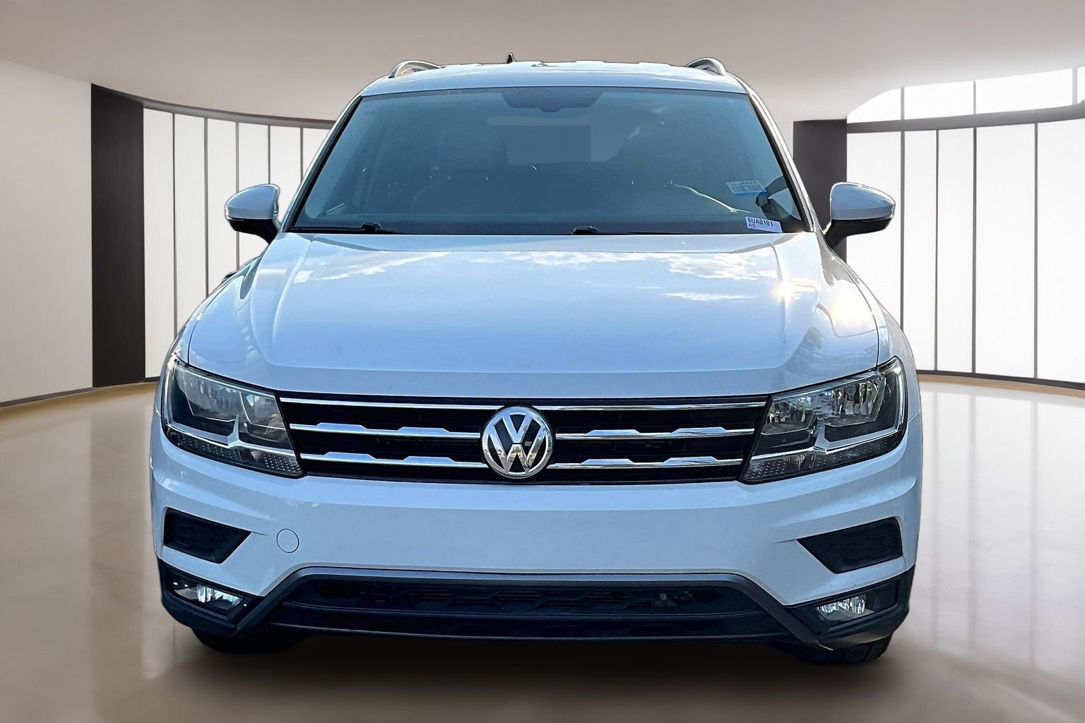 Used 2018 Volkswagen Tiguan SE FWD image 2