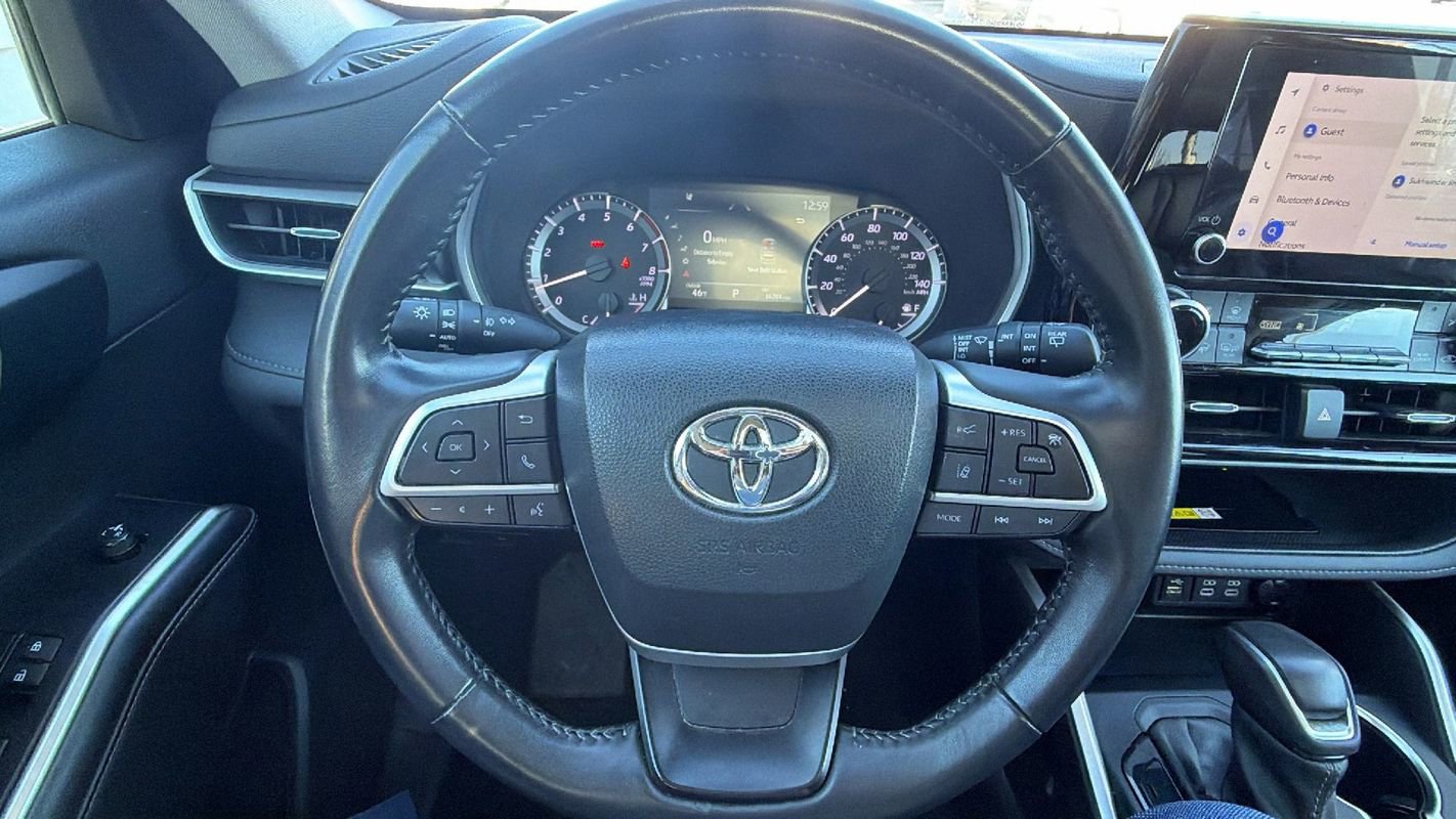 Used 2023 Toyota Highlander XLE image 31