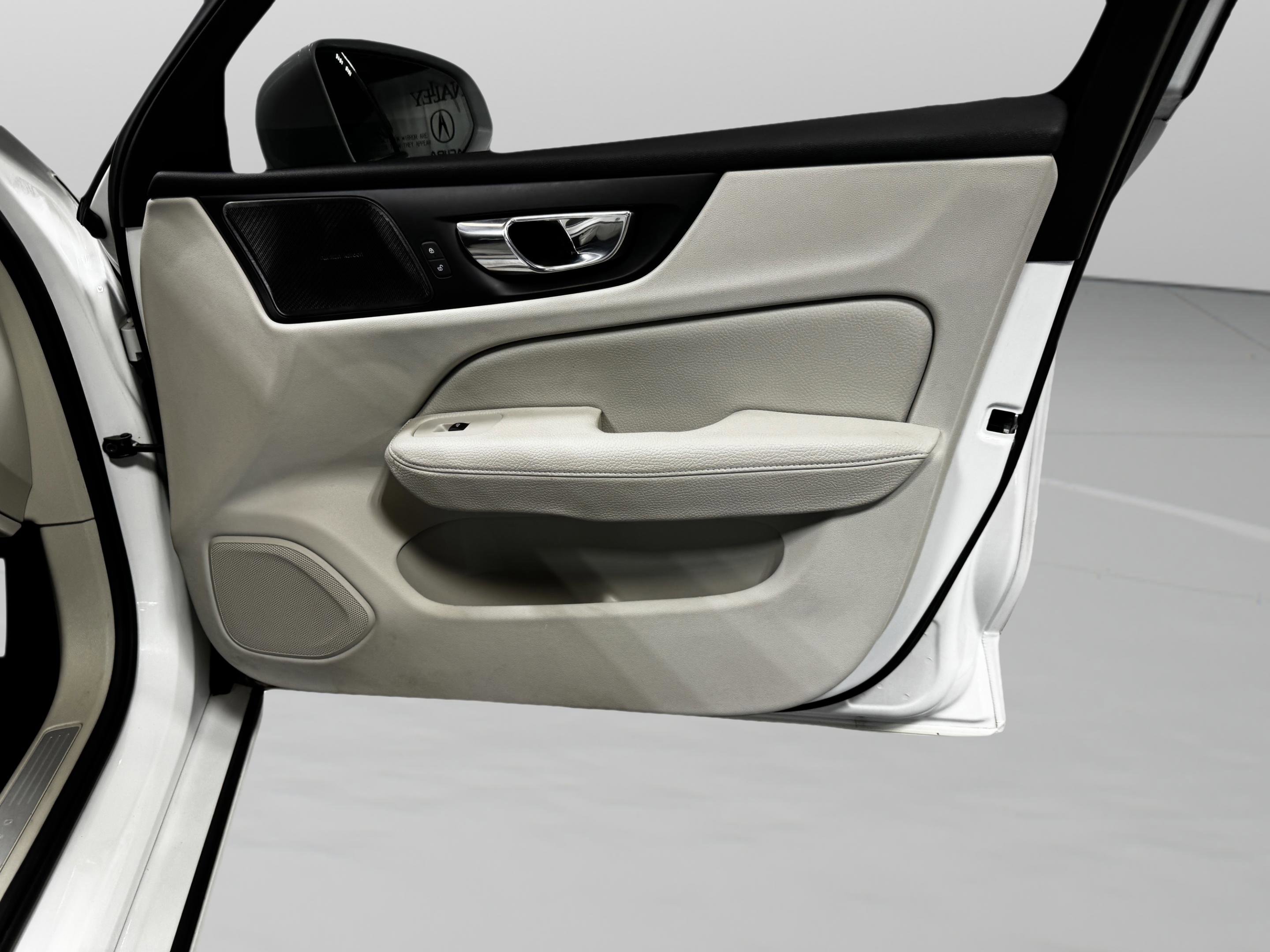 Used 2019 Volvo S60 T6 Momentum w/ Multimedia Package image 14