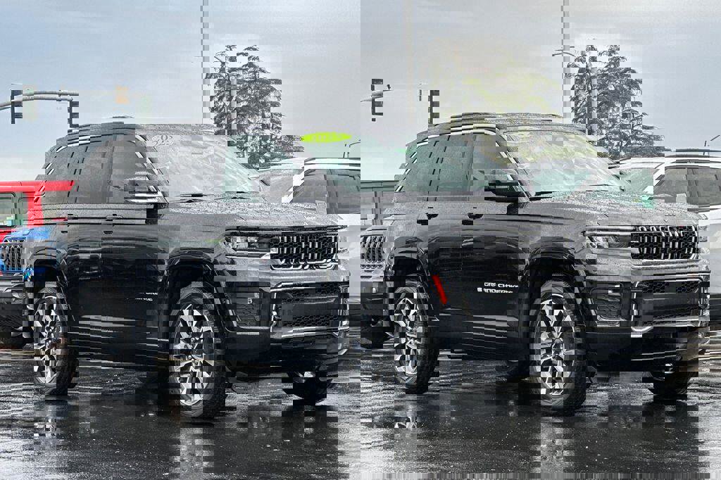 New 2025 Jeep Grand Cherokee Overland w/ Adv Protech Group III image 2