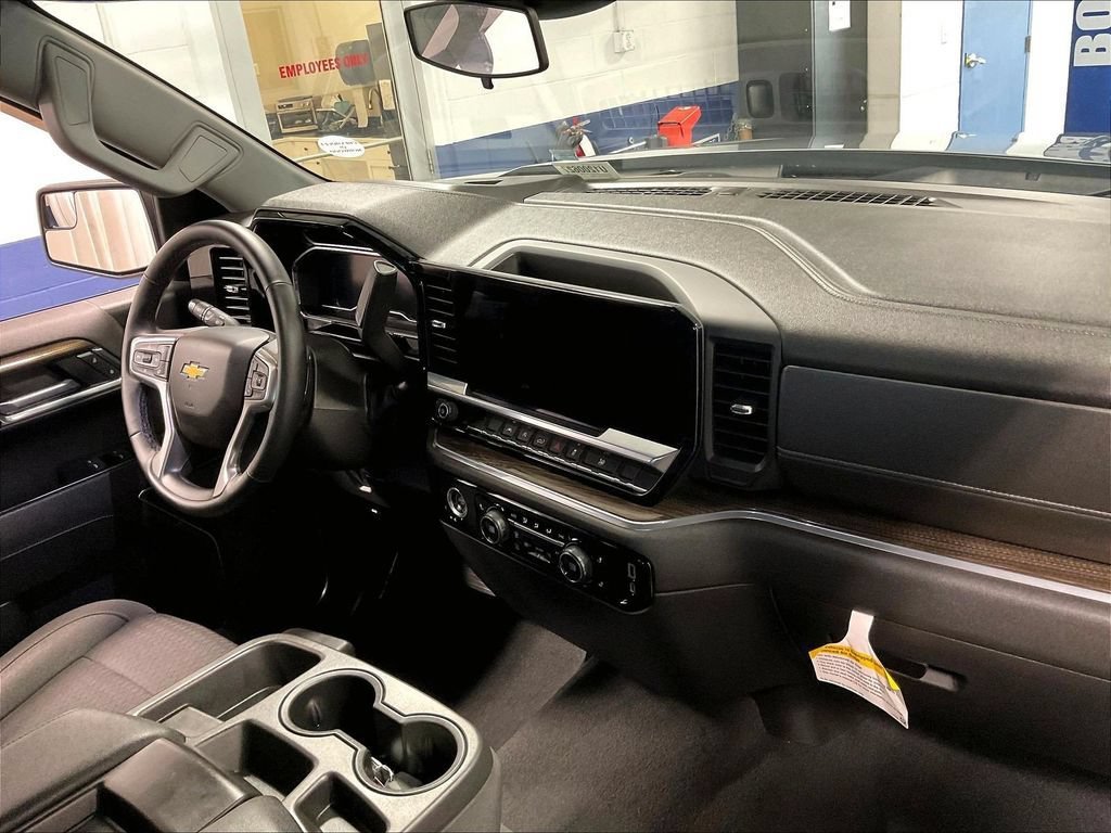Used 2023 Chevrolet Silverado 1500 LT AWD/4WD image 14