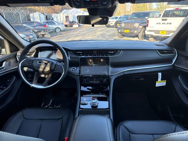 New 2025 Jeep Grand Cherokee Limited AWD/4WD image 11