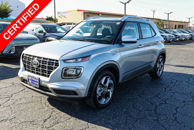 Certified 2025 Hyundai Venue SEL FWD image 3