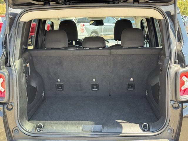 Used 2023 Jeep Renegade Trailhawk AWD/4WD image 31