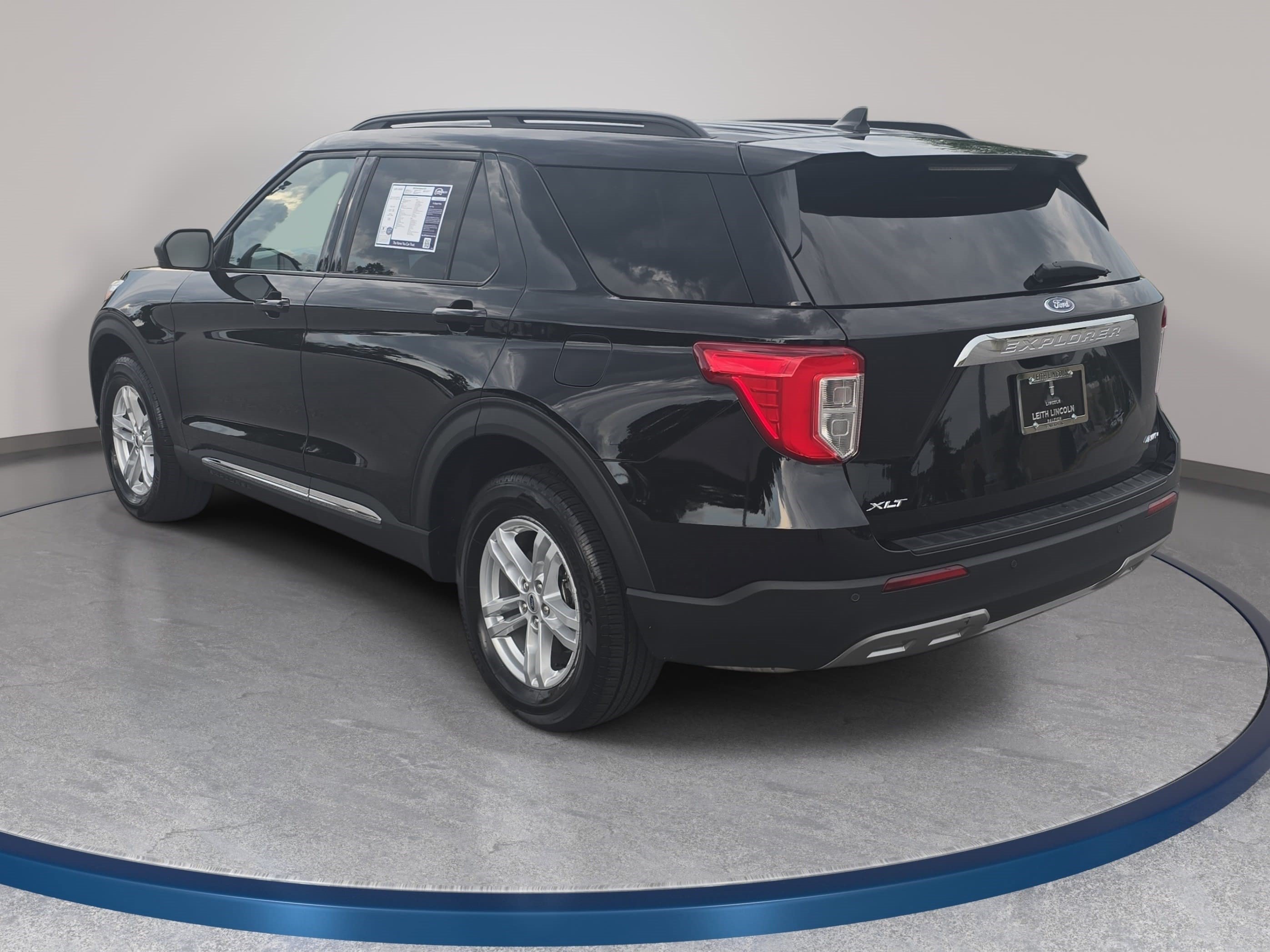 Used 2023 Ford Explorer XLT w/ Equipment Group 202A AWD/4WD image 7