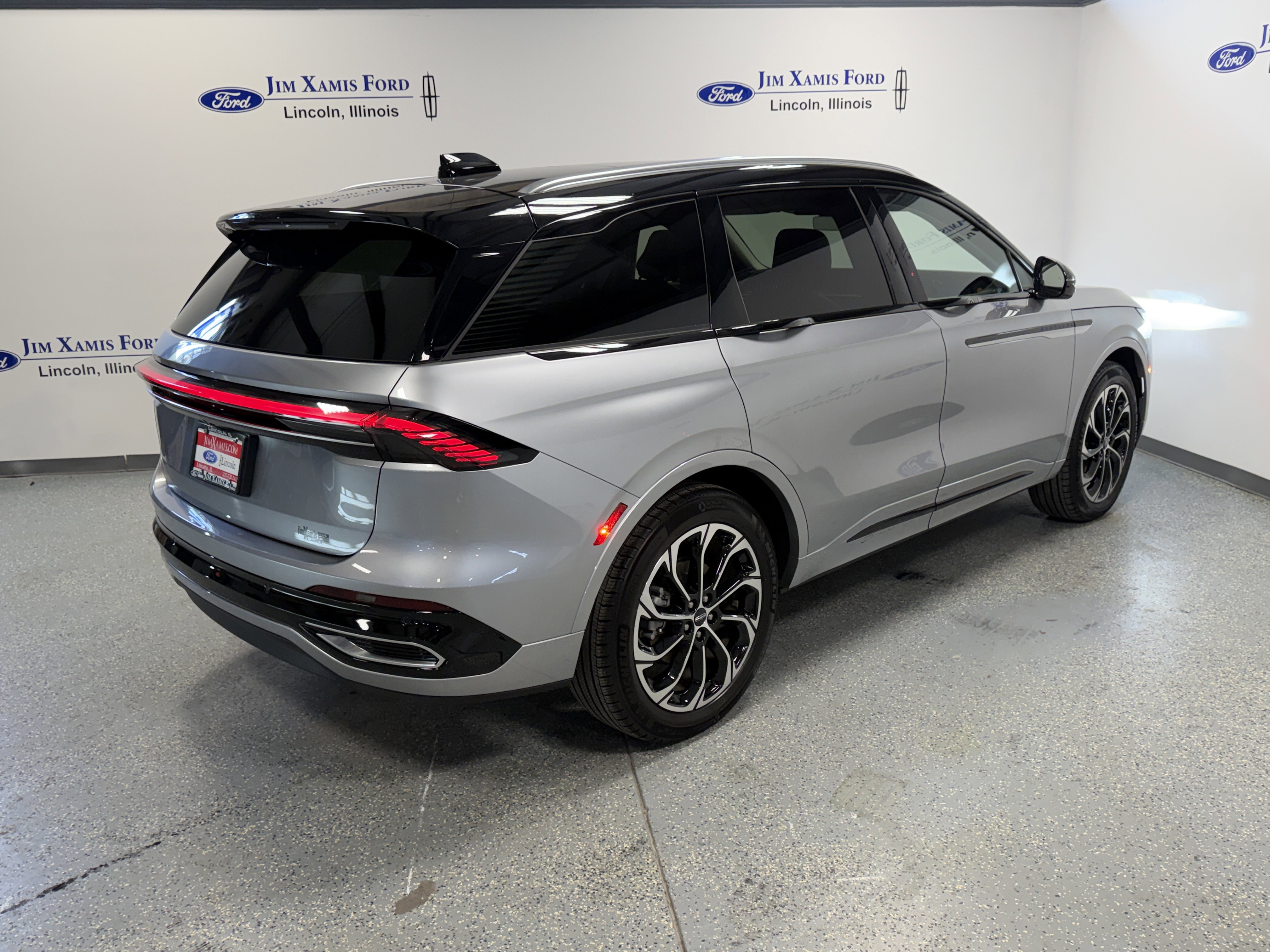 Used 2025 Lincoln Nautilus Reserve image 6