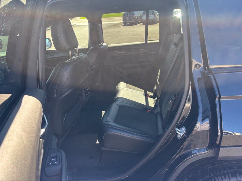 Used 2025 Jeep Grand Cherokee Altitude AWD/4WD image 10