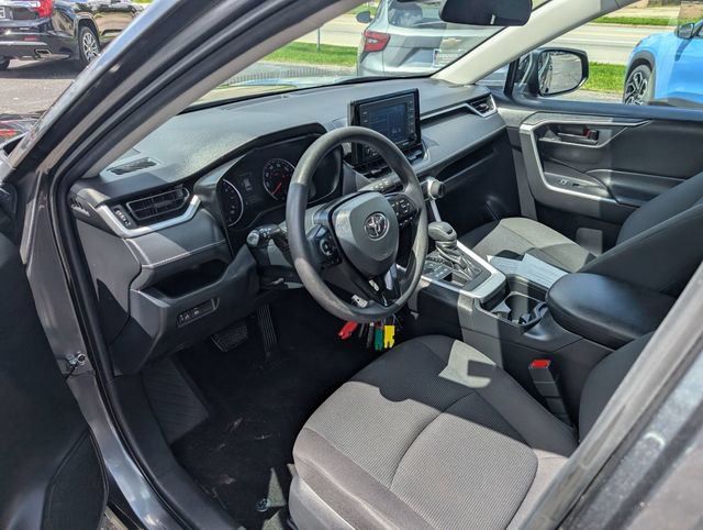 Used 2020 Toyota RAV4 LE w/ All Weather Liner Package AWD/4WD image 17