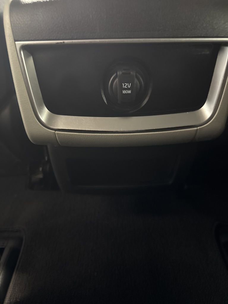 Used 2022 Kia Carnival LX image 23