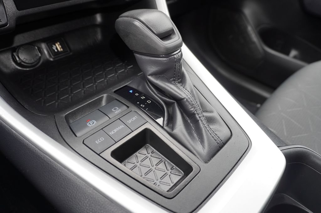 Certified 2024 Toyota RAV4 XLE FWD image 18