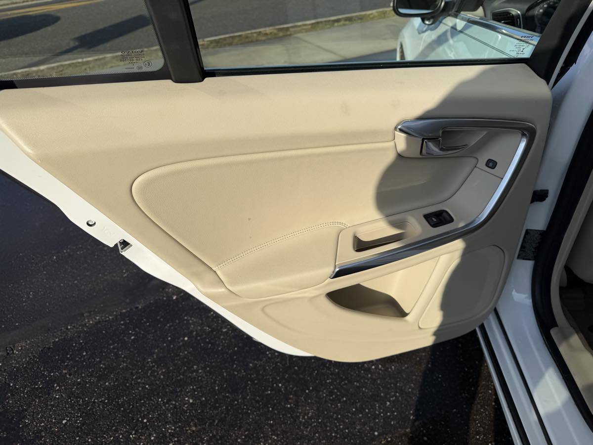 Used 2013 Volvo S60 T5 image 14