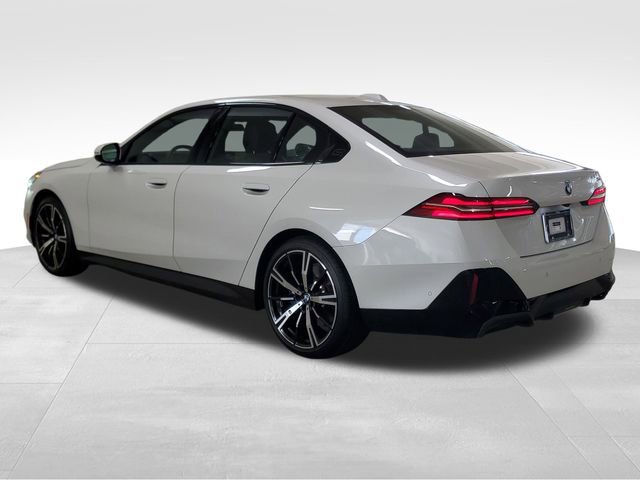 Used 2025 BMW 530i w/ M Sport Package image 4