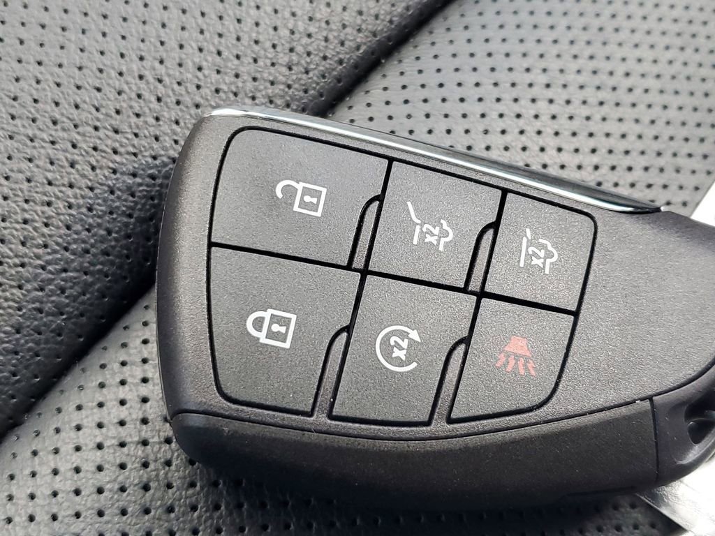 Certified 2025 Chevrolet Suburban Premier image 39