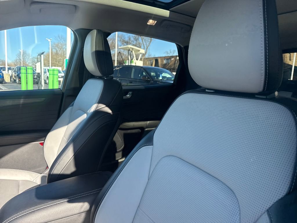 Used 2024 Ford Escape Platinum image 25