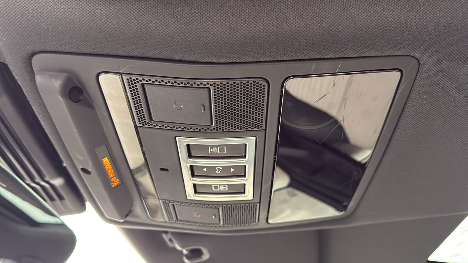 Used 2022 Land Rover Discovery S R-Dynamic image 27