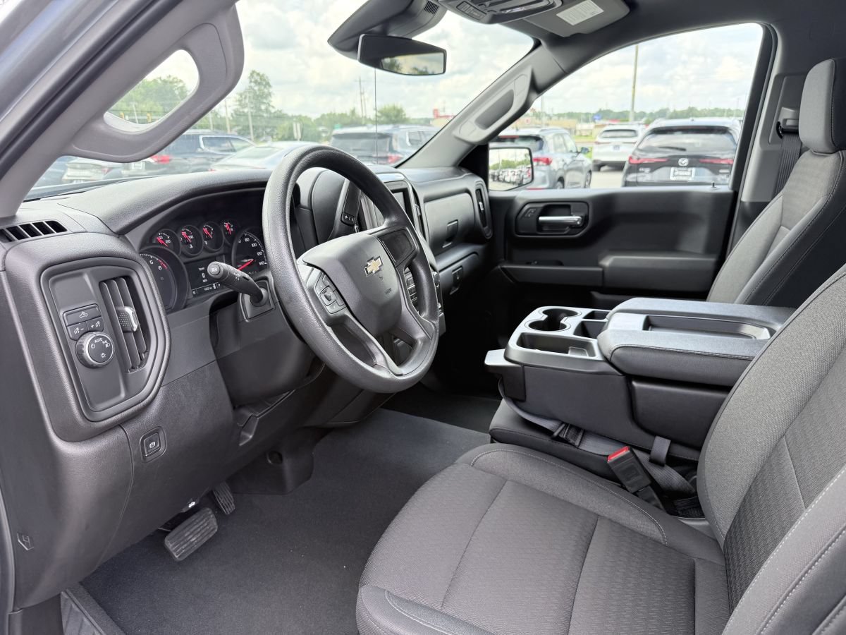 Used 2025 Chevrolet Silverado 1500 Custom RWD image 9