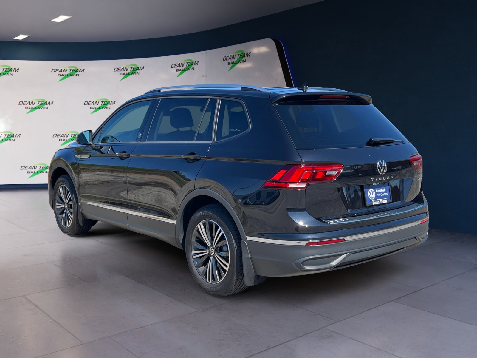 Certified 2024 Volkswagen Tiguan Wolfsburg Edition image 6