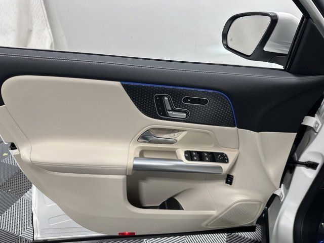 Used 2025 Mercedes-Benz GLA 250 4MATIC image 15