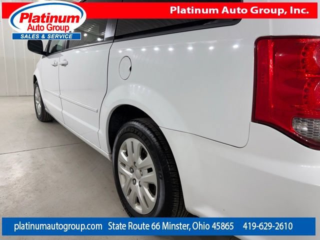 Used 2017 Dodge Grand Caravan SE FWD image 41