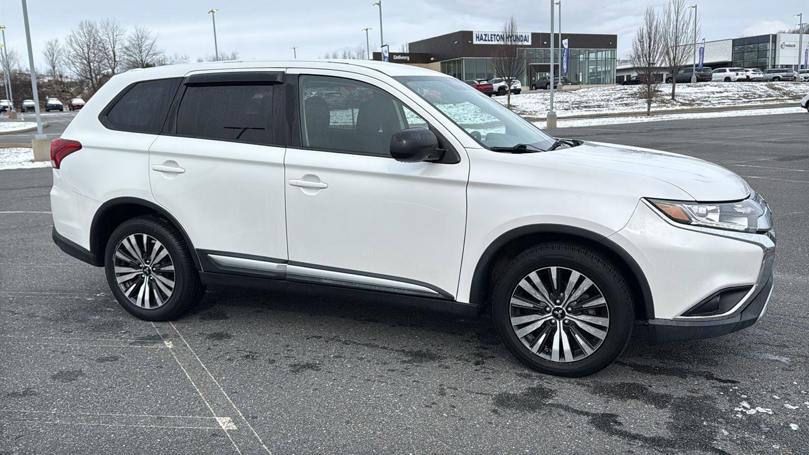 Used 2019 Mitsubishi Outlander ES image 3