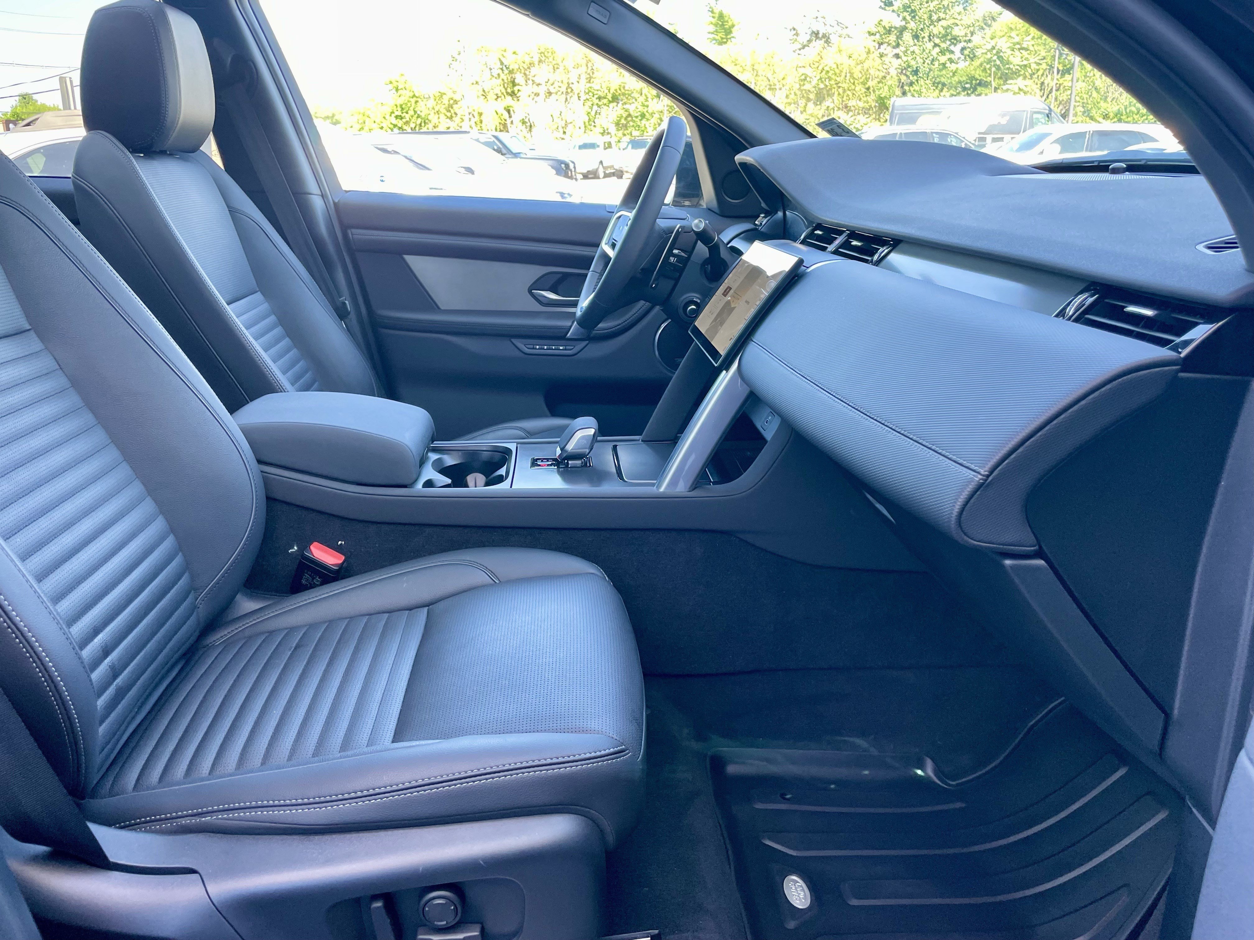 Certified 2025 Land Rover Discovery Sport Dynamic SE AWD/4WD image 15