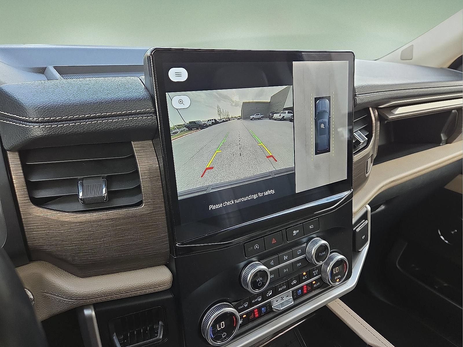 Used 2024 Ford Expedition Limited AWD/4WD image 18