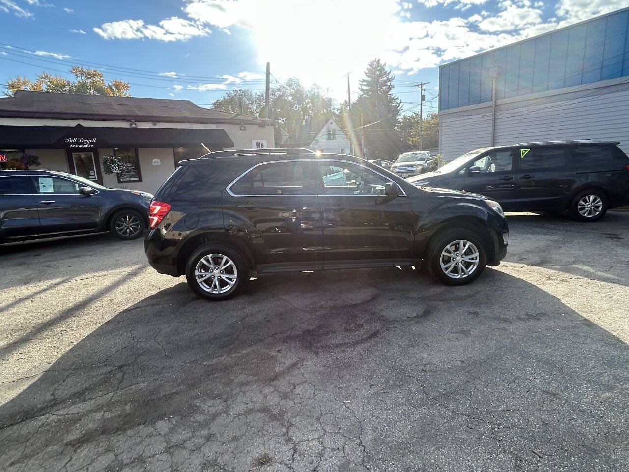 Used 2017 Chevrolet Equinox LT w/ Driver Confidence Package II AWD/4WD image 13