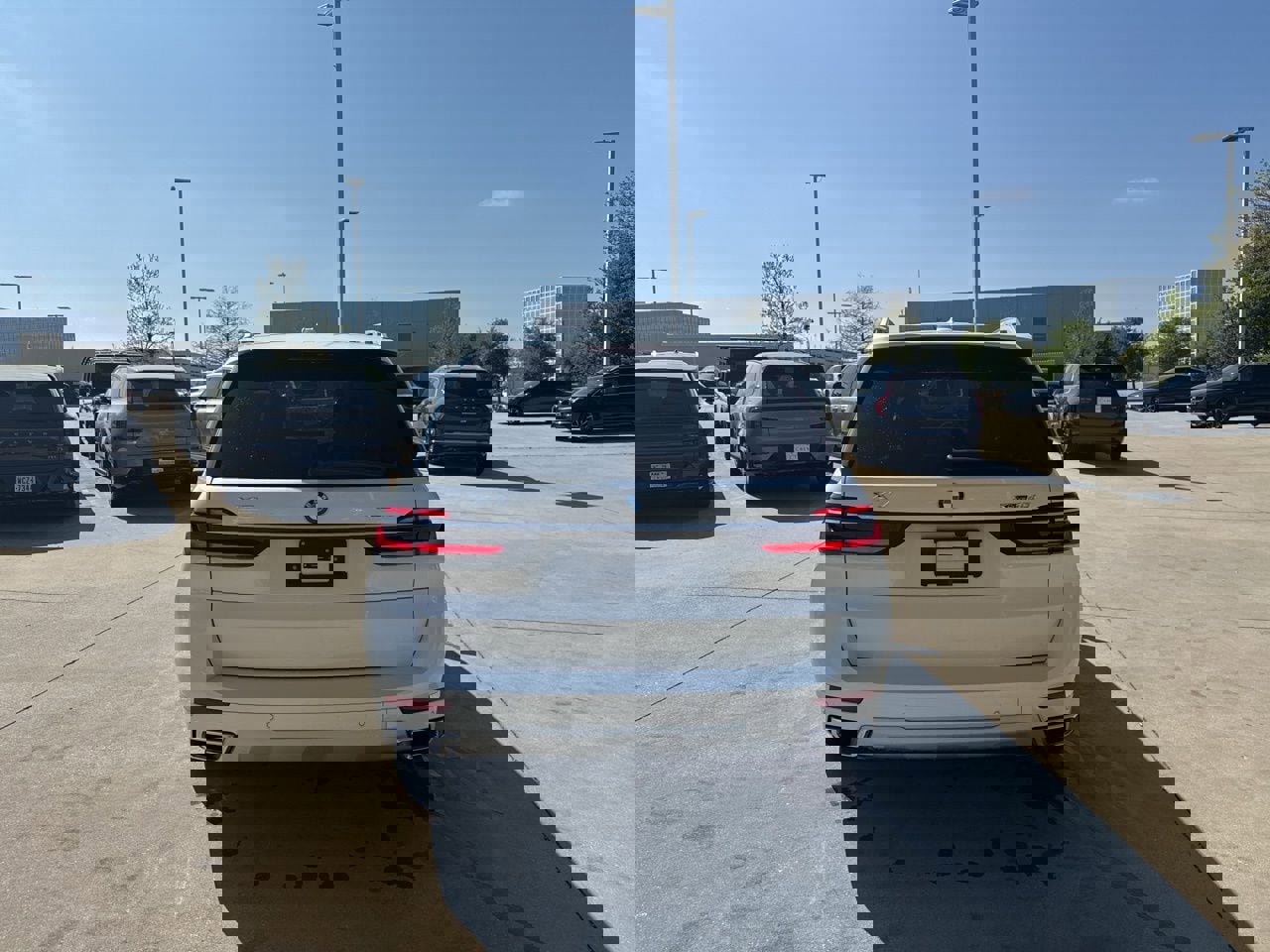 Used 2025 BMW X7 xDrive40i w/ Climate Comfort Package image 6