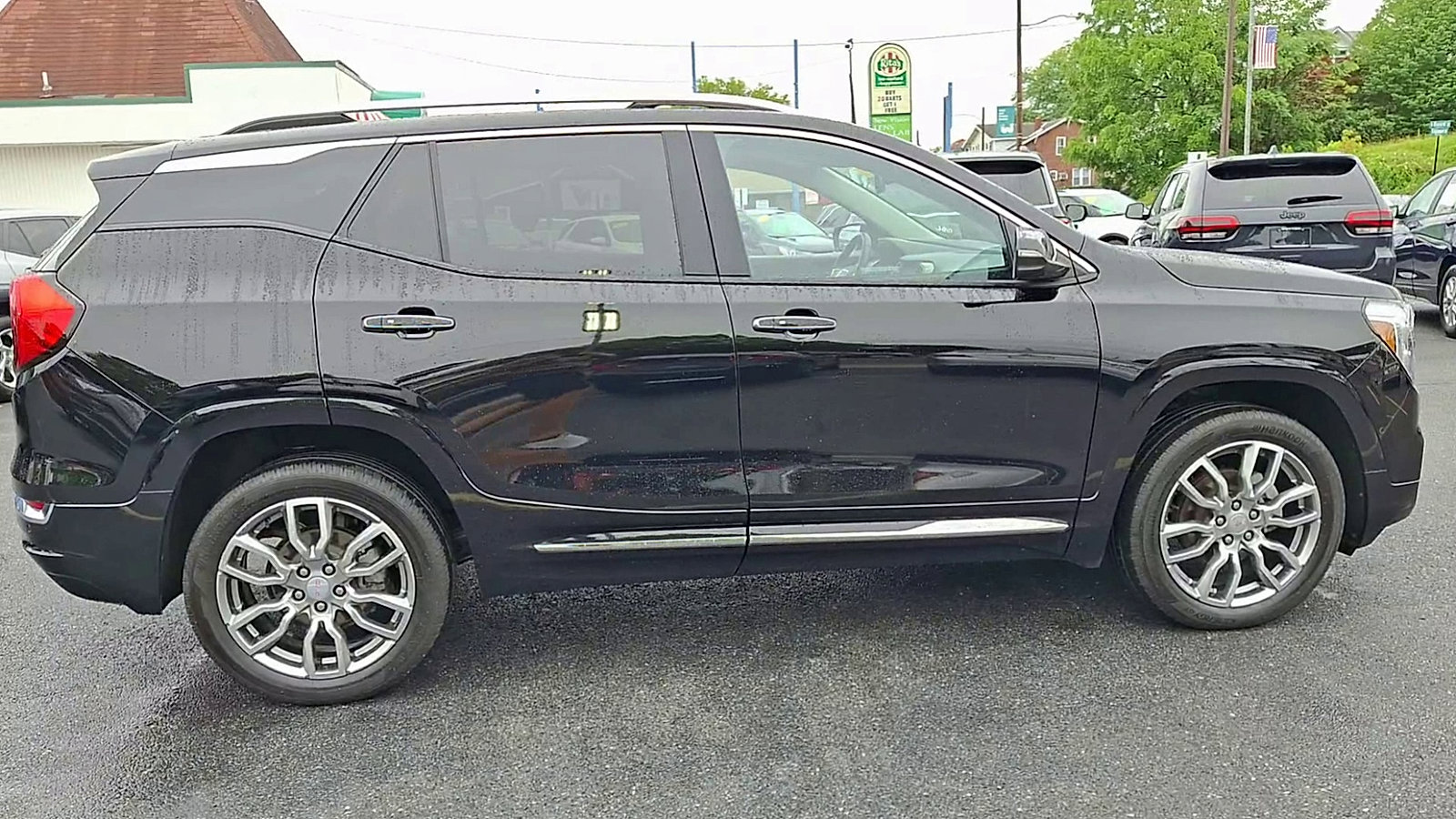 Used 2023 GMC Terrain Denali image 9