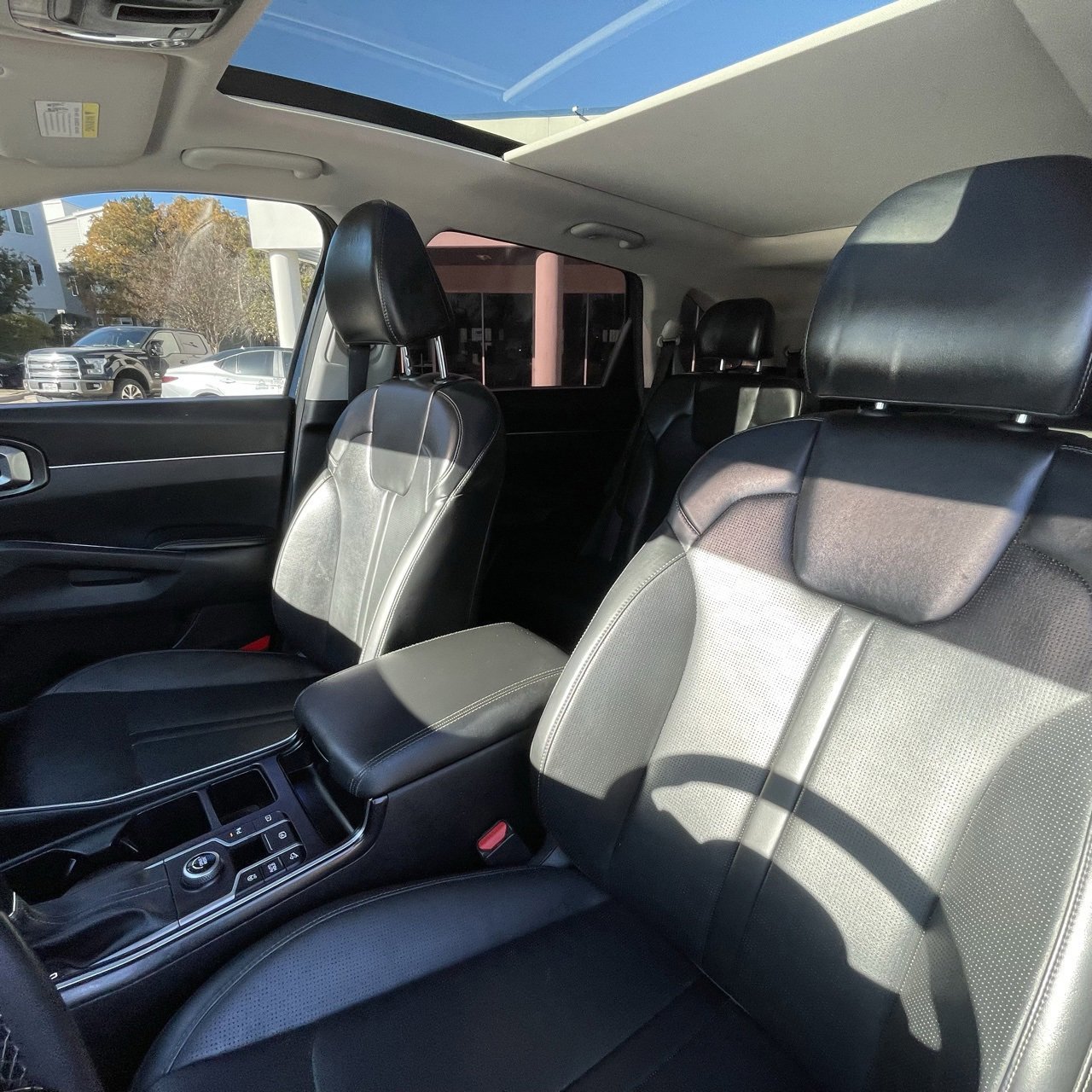 Used 2024 Kia Sorento EX w/ Panoramic Sunroof Package image 21