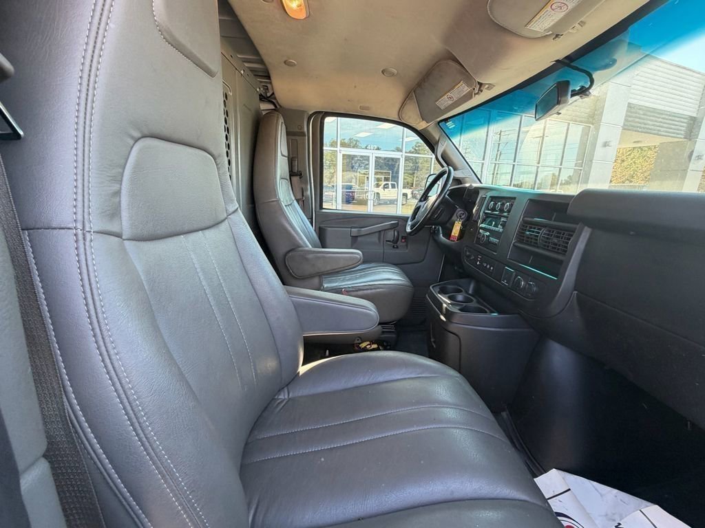 Used 2021 GMC Savana 2500 w/ Driver Convenience Package image 10