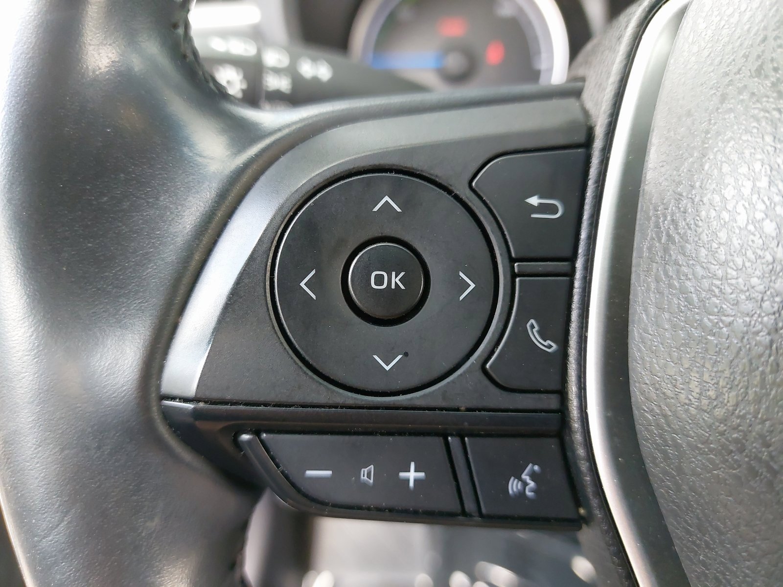 Used 2021 Toyota Venza LE image 17