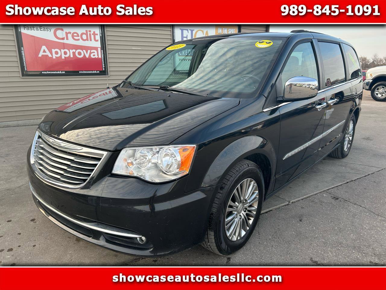 Used 2013 Chrysler Town & Country Touring-L w/ Driver Convenience Group image 1