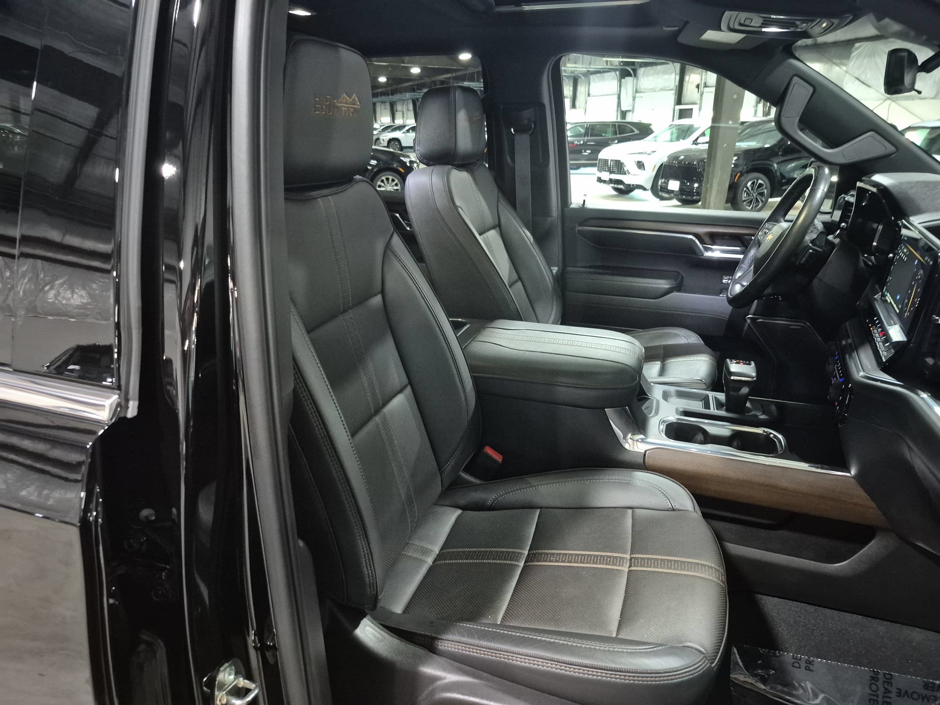 Used 2024 Chevrolet Silverado 1500 High Country w/ High Country Premium Package AWD/4WD image 30
