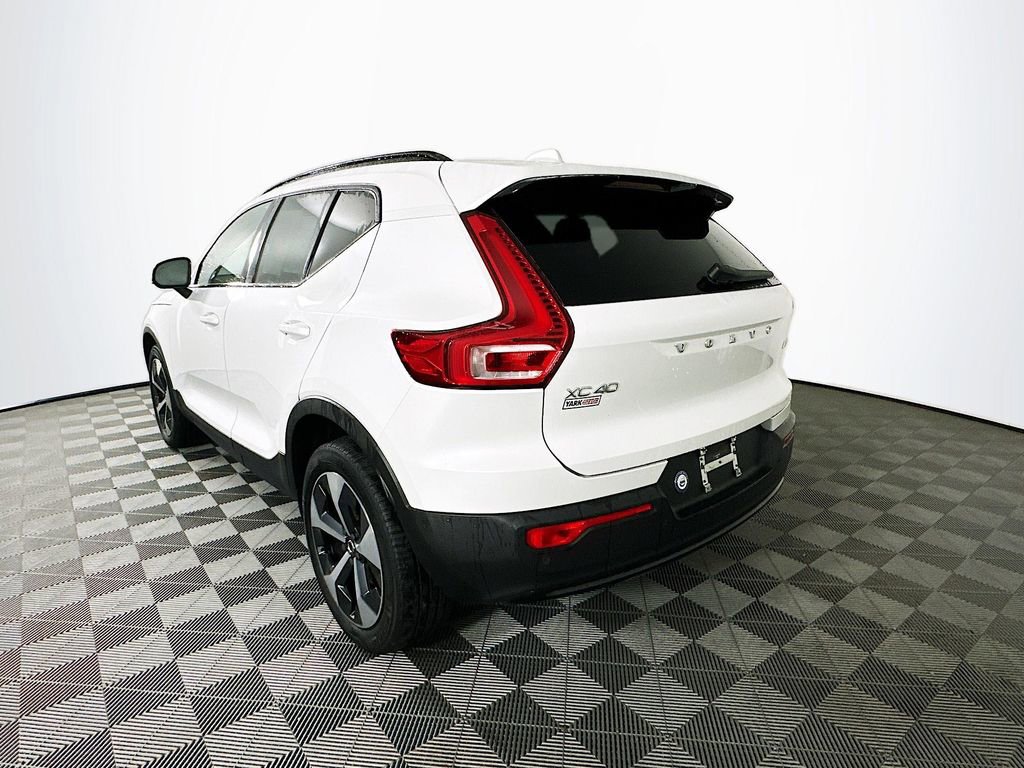 Used 2023 Volvo XC40 B5 Plus w/ Driver Assist Package image 6