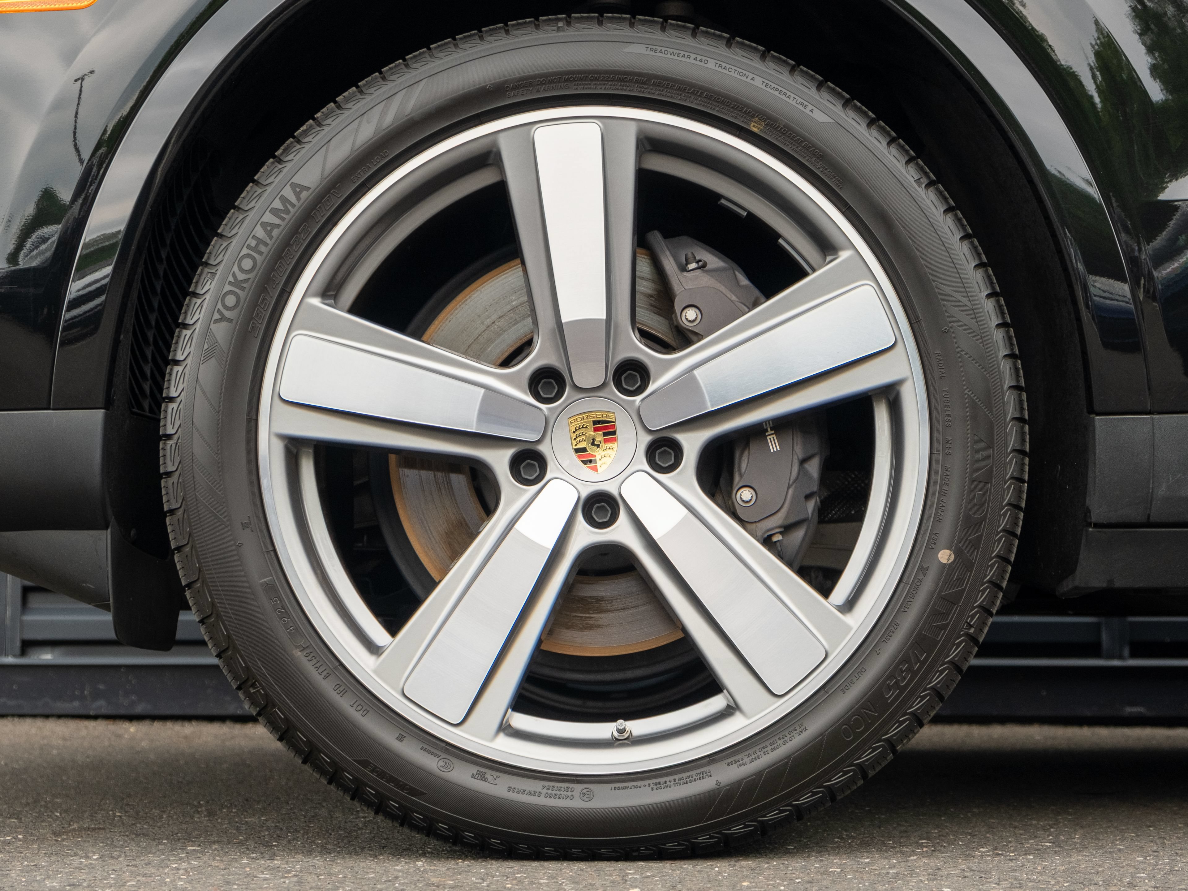 Certified 2024 Porsche Cayenne AWD/4WD image 12