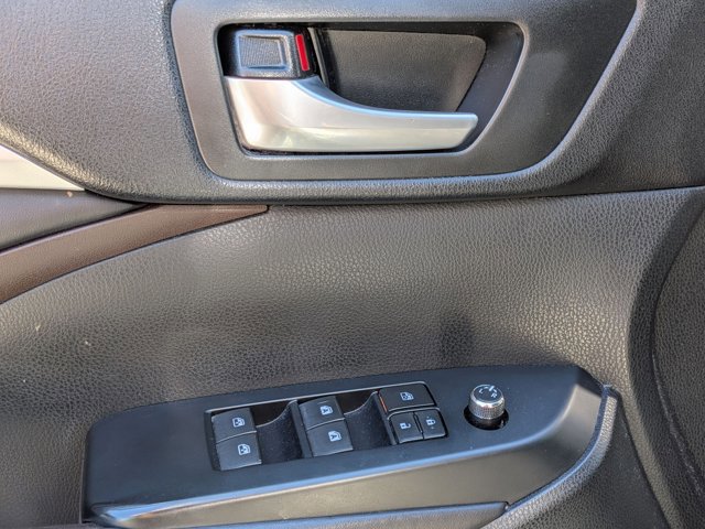 Used 2017 Toyota Highlander XLE image 4