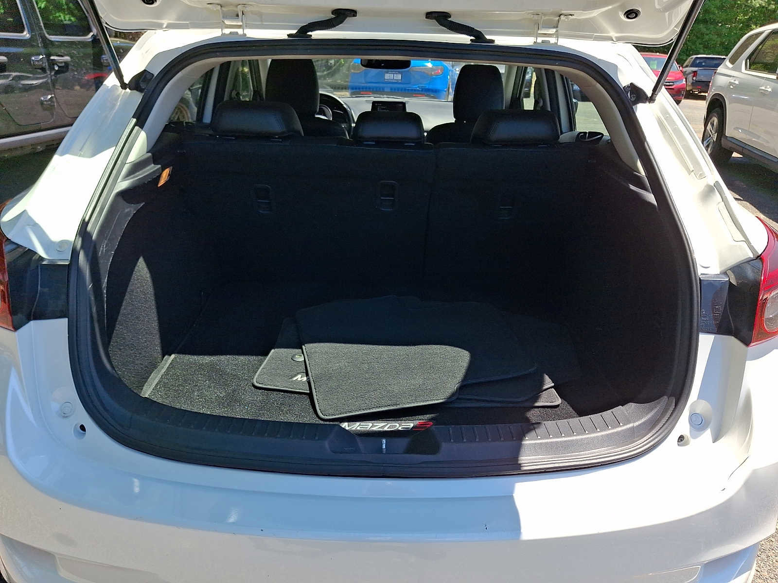 Used 2018 MAZDA MAZDA3 Grand Touring w/ Premium Equipment Package FWD image 29